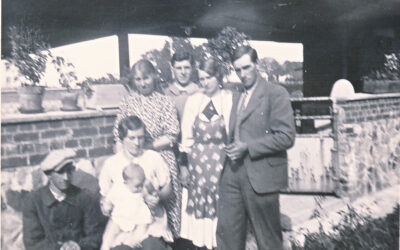 Photo de famille sur le site de l&rsquo;école des filles